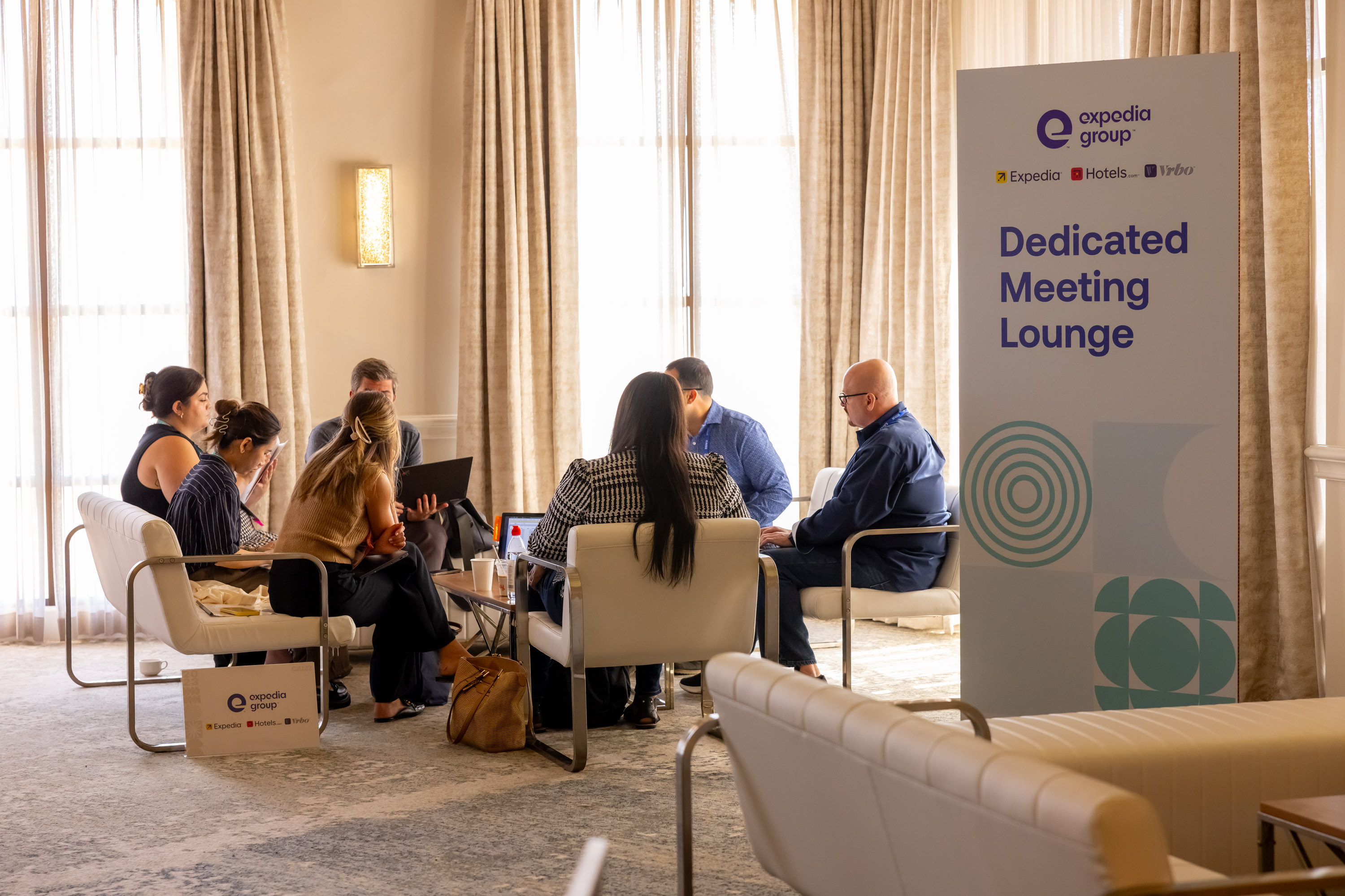 Dedicated Meeting Lounge